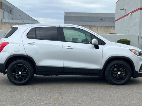 Used 2022 Chevrolet Trax LS w/ Tint and Cruise Package FWD image 6