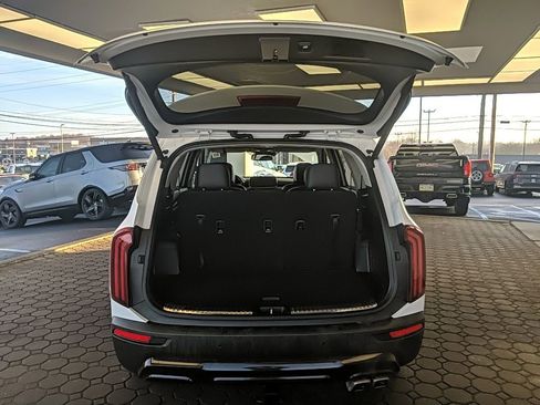 Used 2022 Kia Telluride SX w/ SX Prestige Package image 8