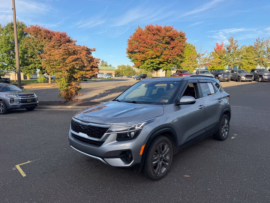 Used 2023 Kia Seltos S AWD/4WD image 3