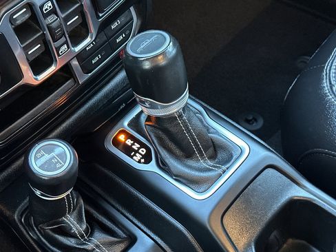 Used 2020 Jeep Gladiator Overland image 21