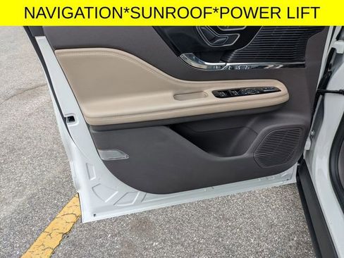 Used 2022 Lincoln Corsair Reserve w/ Elements Package image 9