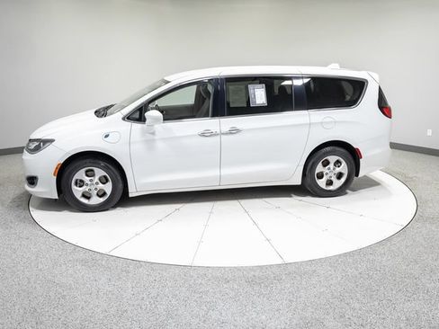 Used 2017 Chrysler Pacifica Touring Plus FWD image 31
