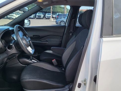 Used 2019 Nissan Kicks S image 23