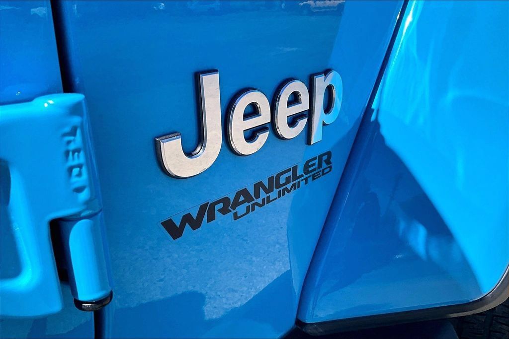 Used 2021 Jeep Wrangler Unlimited Sahara AWD/4WD image 31