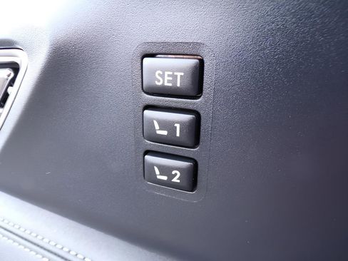 Used 2023 Subaru Ascent Limited w/ Technology Package image 20