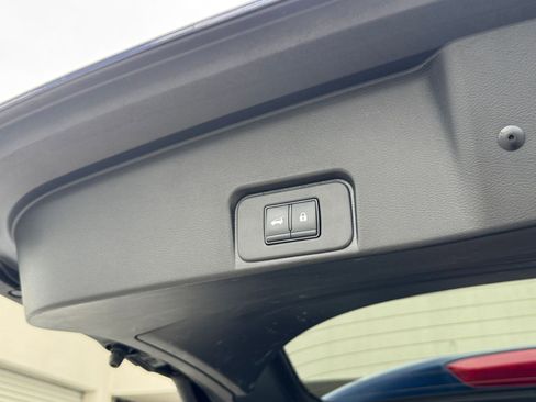 Used 2025 Nissan Rogue SV FWD image 23