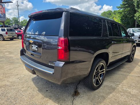Used 2018 Chevrolet Suburban Premier AWD/4WD image 5