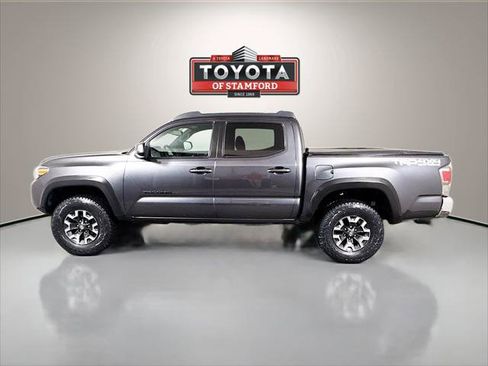 Certified 2022 Toyota Tacoma TRD Off-Road w/ Black Out Package (TMS) AWD/4WD image 4