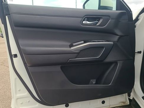 Used 2024 Nissan Pathfinder SL AWD/4WD image 10