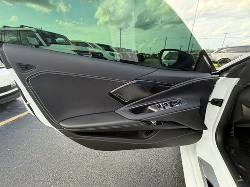 Used 2025 Chevrolet Corvette Stingray Preferred Conv w/ Z51 Performance Package RWD image 9
