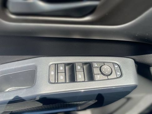 Used 2025 Nissan Pathfinder SV FWD image 15