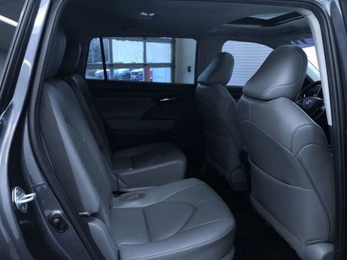 Certified 2023 Toyota Highlander XLE image 23
