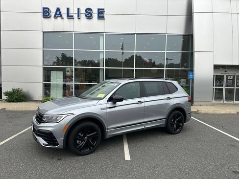 Used 2024 Volkswagen Tiguan SE R-Line AWD/4WD image 1