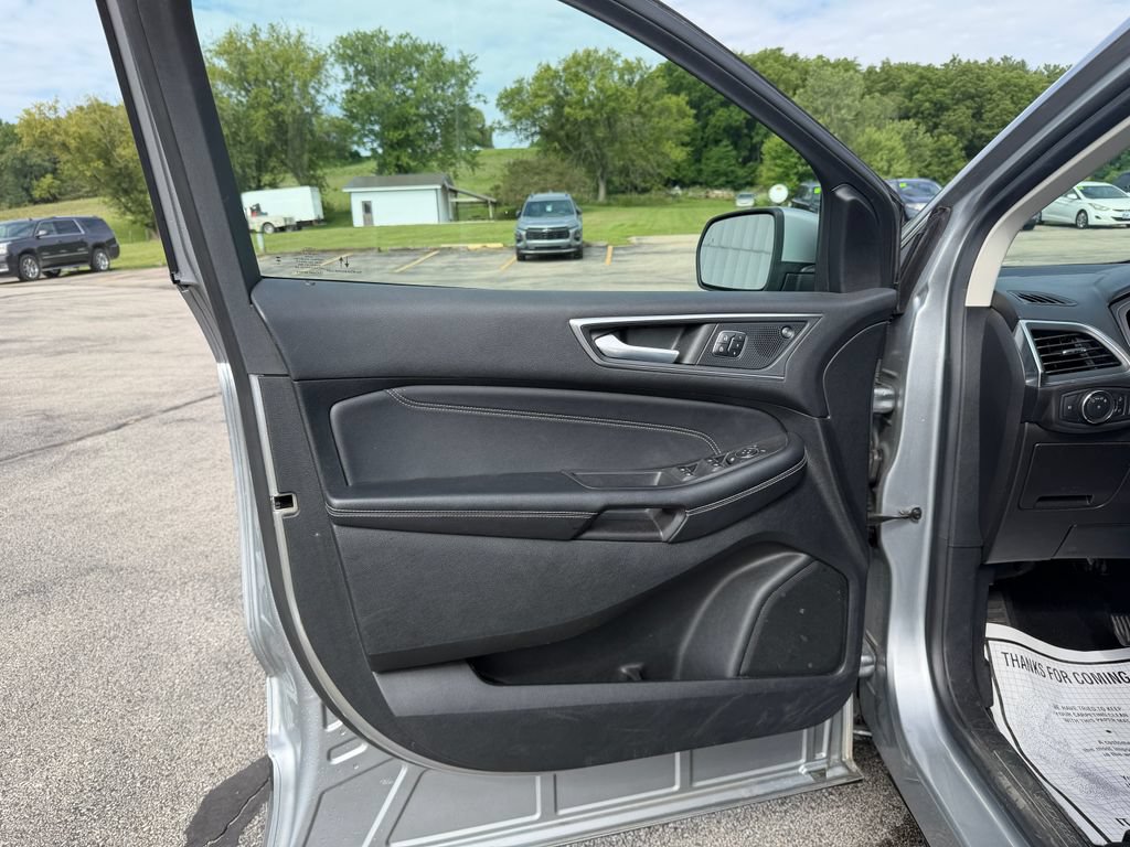 Used 2022 Ford Edge Titanium AWD/4WD image 16