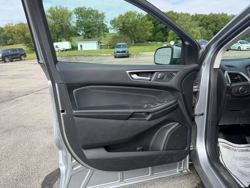 Used 2022 Ford Edge Titanium AWD/4WD image 16