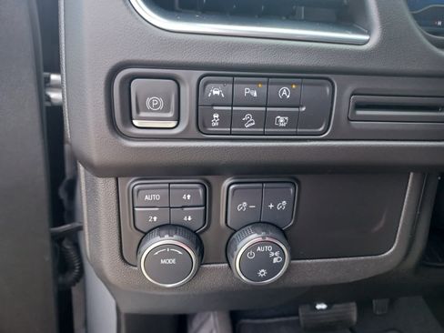 Used 2023 Chevrolet Tahoe Z71 w/ Luxury Package AWD/4WD image 18