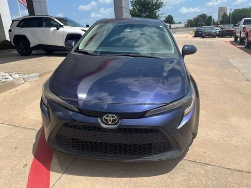 Used 2020 Toyota Corolla LE FWD image 3