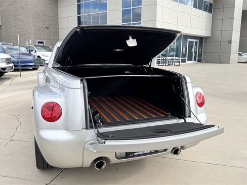 Used 2004 Chevrolet SSR w/ Preferred Equipment Group image 11