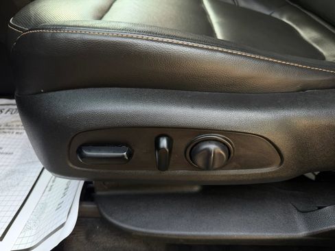 Used 2020 Chevrolet Traverse Premier image 24