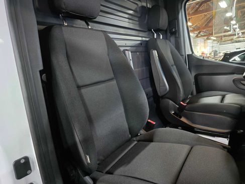 Used 2025 Mercedes-Benz Sprinter 2500 image 12