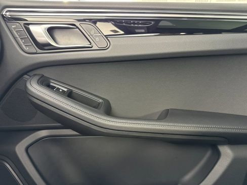New 2026 Porsche Macan image 20