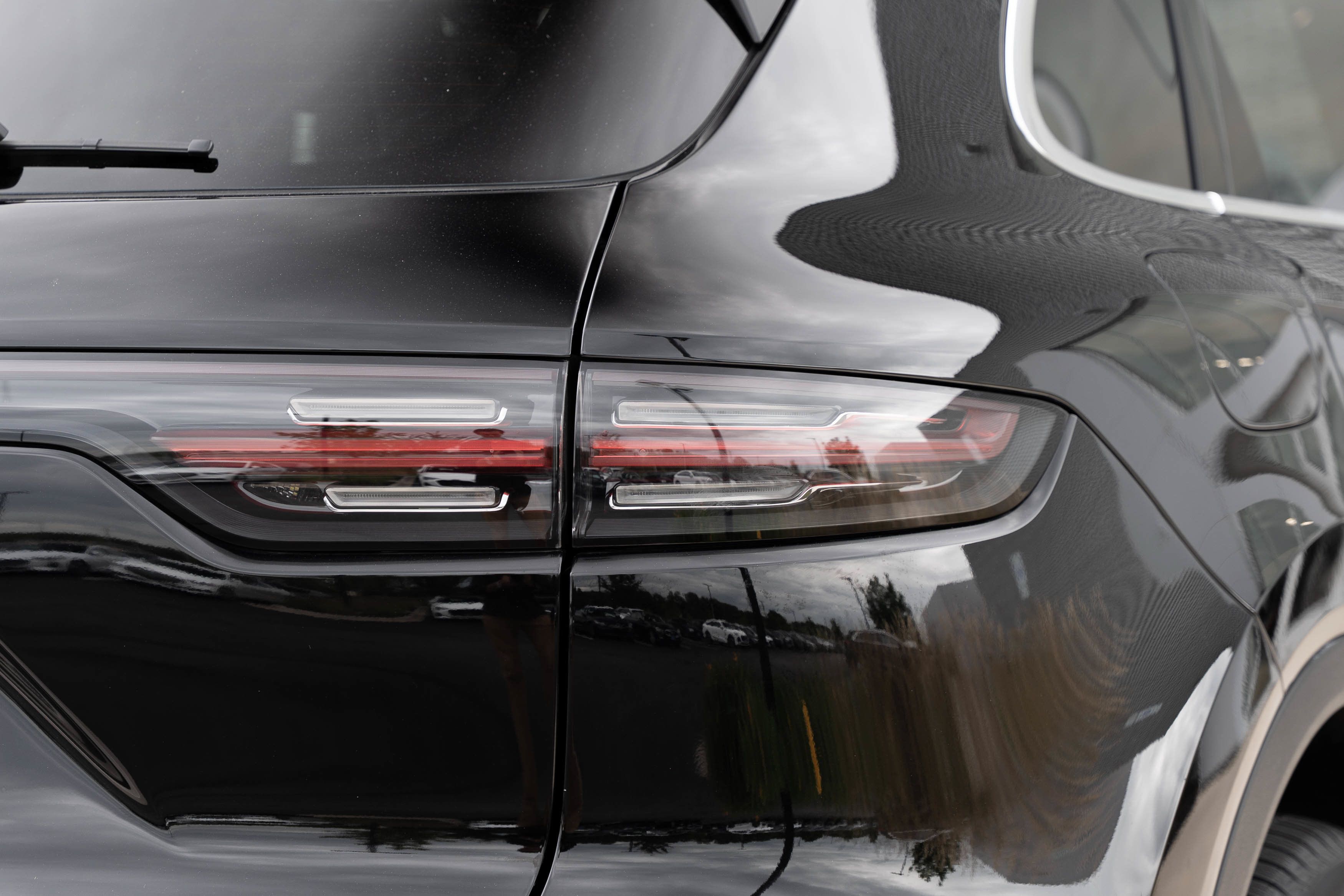 Used 2023 Porsche Cayenne AWD/4WD image 28