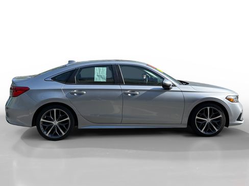 Used 2022 Honda Civic Touring image 6