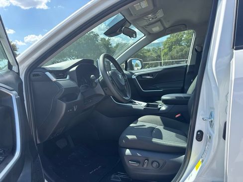 Used 2025 Toyota RAV4 XLE AWD/4WD image 7
