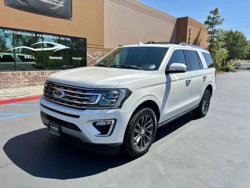 Used 2019 Ford Expedition Limited w/ Equipment Group 301A AWD/4WD image 4