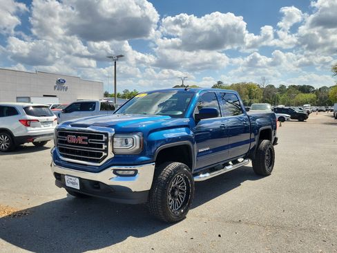 Used 2017 GMC Sierra 1500 SLE w/ SLE Value Package image 1