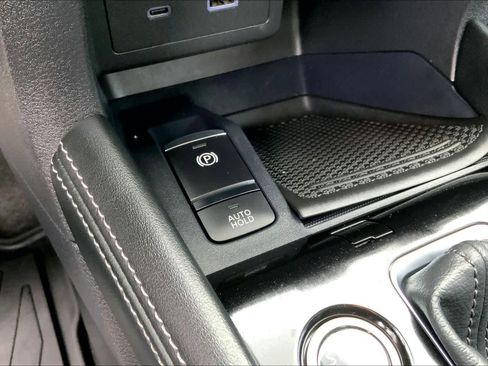 Used 2023 Nissan Kicks SV image 31