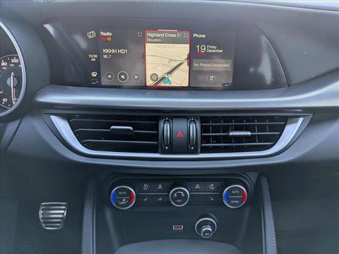 Used 2022 Alfa Romeo Stelvio Veloce image 14