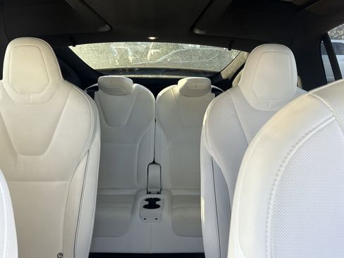 Used 2022 Tesla Model X Plaid image 4