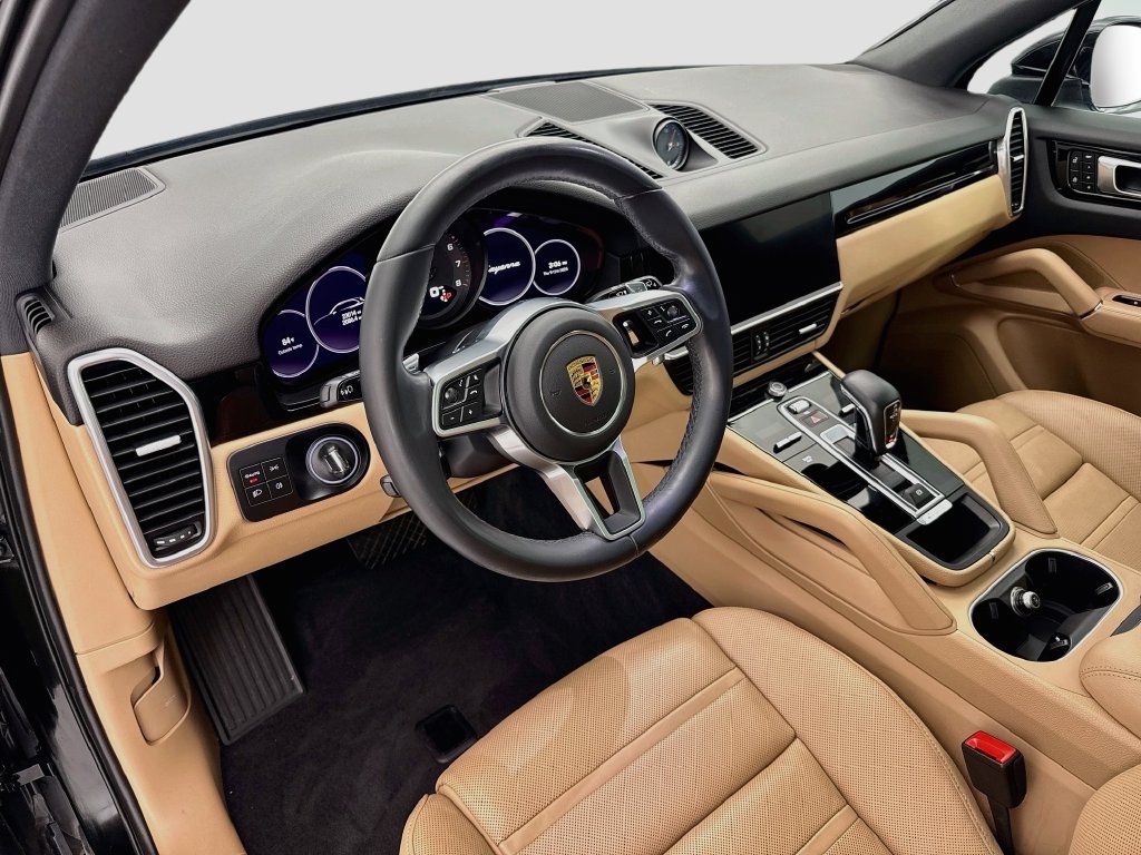 Certified 2023 Porsche Cayenne AWD/4WD image 4