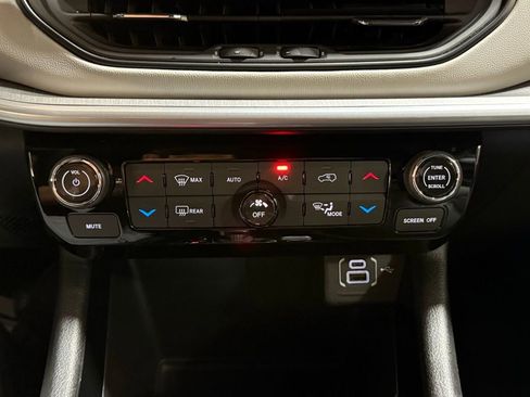 Used 2025 Jeep Compass Limited image 16