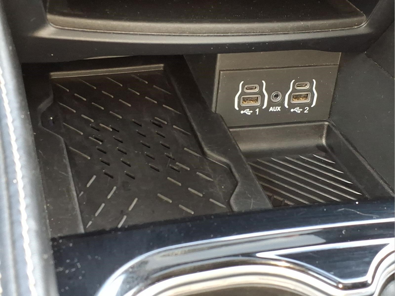 Used 2025 Chrysler Pacifica Limited FWD image 27