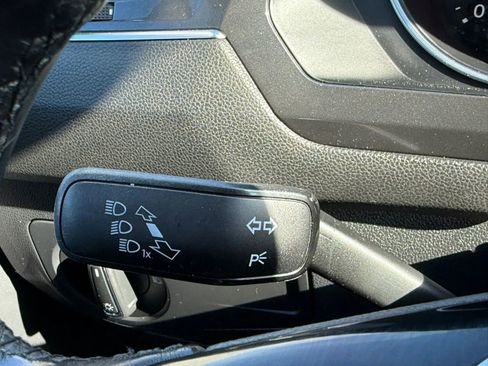 Used 2018 Volkswagen Tiguan SE image 29