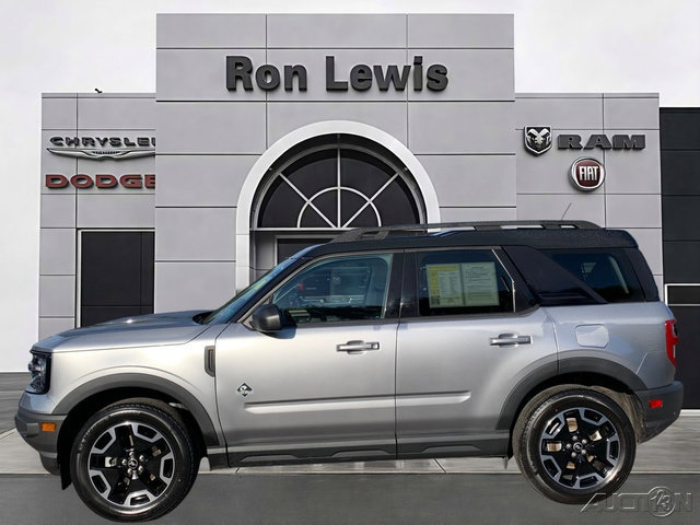 Used 2023 Ford Bronco Sport Outer Banks w/ Tech Package AWD/4WD image 1