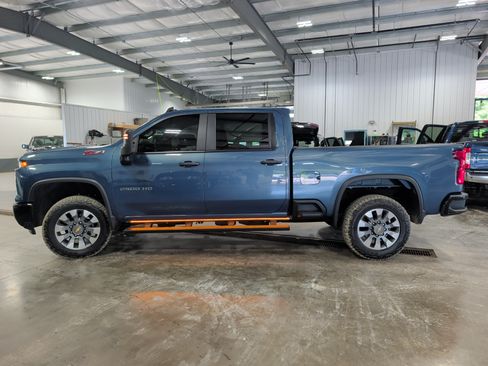 Used 2025 Chevrolet Silverado 2500 Custom w/ Custom Value Package AWD/4WD image 5