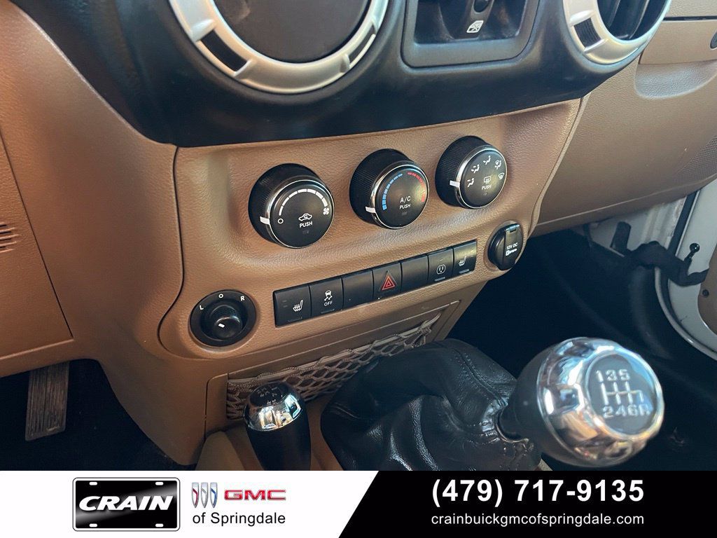 Used 2018 Jeep Wrangler Unlimited Rubicon w/ Cold Weather Group AWD/4WD image 17