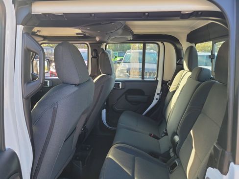 New 2026 Jeep Gladiator Sport image 6