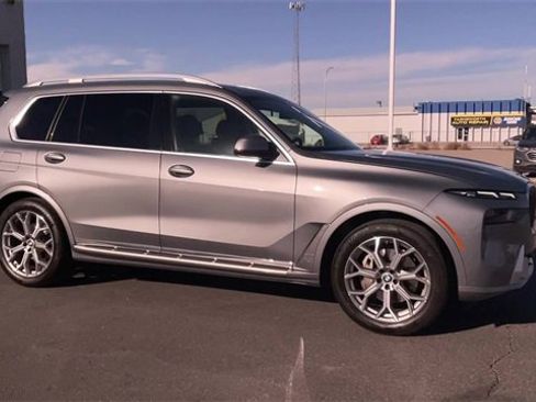 Used 2025 BMW X7 xDrive40i image 3