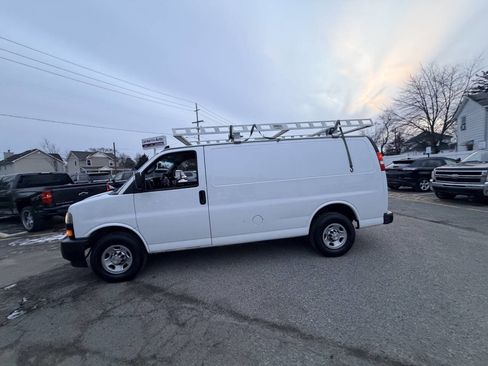 Used 2020 Chevrolet Express 2500 2500 3dr Cargo Van w/ Driver Convenience Package image 23