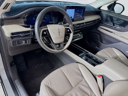 Used 2024 Lincoln Corsair Grand Touring image 8