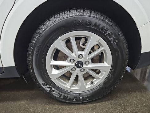 Used 2024 Kia Carnival LX image 32