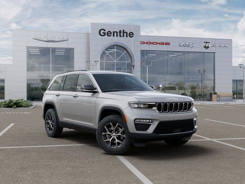 Used 2025 Jeep Grand Cherokee Limited image 3