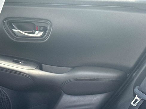 Certified 2025 Honda HR-V LX image 14