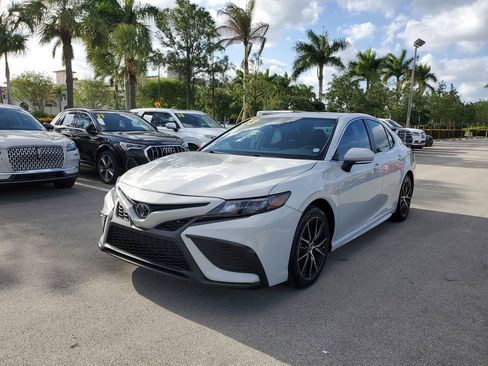 Used 2023 Toyota Camry SE w/ Convenience Package image 2