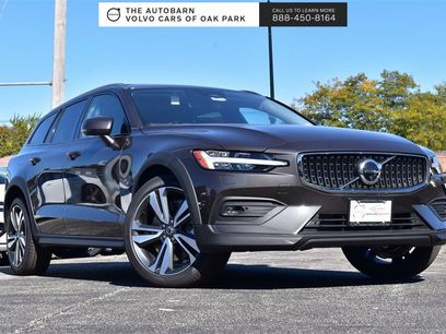 New 2025 Volvo V60 B5 Cross Country Plus w/ Protection Package Premier