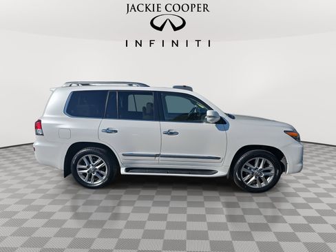Used 2015 Lexus LX 570 4WD w/ Luxury Package image 4